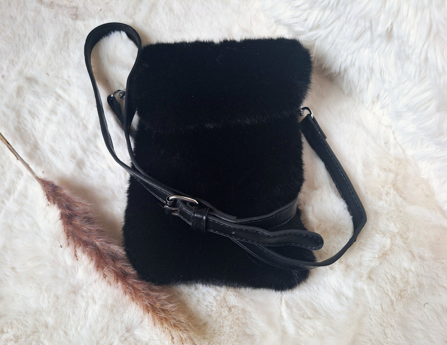 Fluffy Crossbody/Telefoontasje