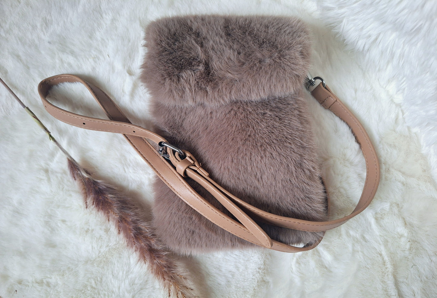 Fluffy Crossbody/Telefoontasje